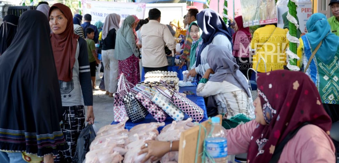 Ratusan Warga Serbu Pasar Murah di Kelurahan Syamsudin Noor