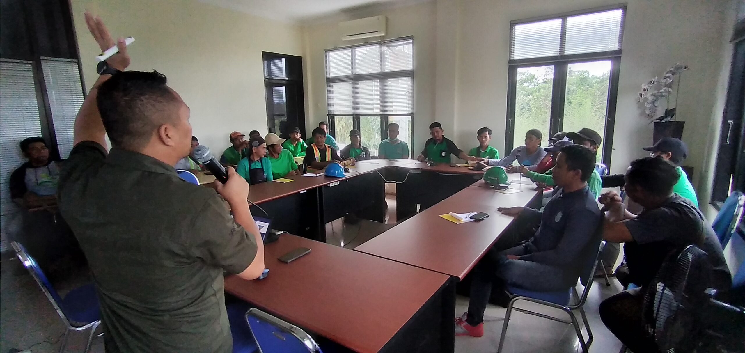 DPRKPLH Banjar Tingkatkan Pengetahuan K3 dan Optimalkan Penggunaan APD Petugas