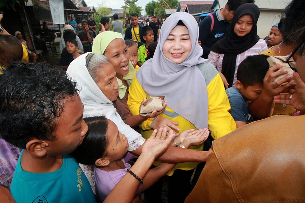 Jajaran Pemprov Kalsel Salurkan Bantuan Bagi Korban Banjir Di Kabupaten Banjar
