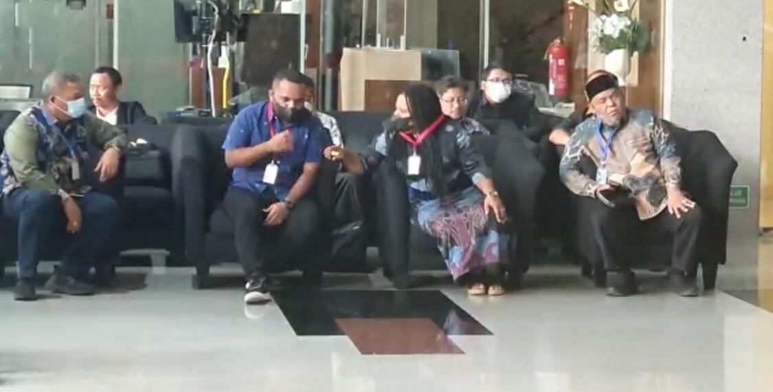 KPK Periksa Istri dan Anak Lukas Enembe