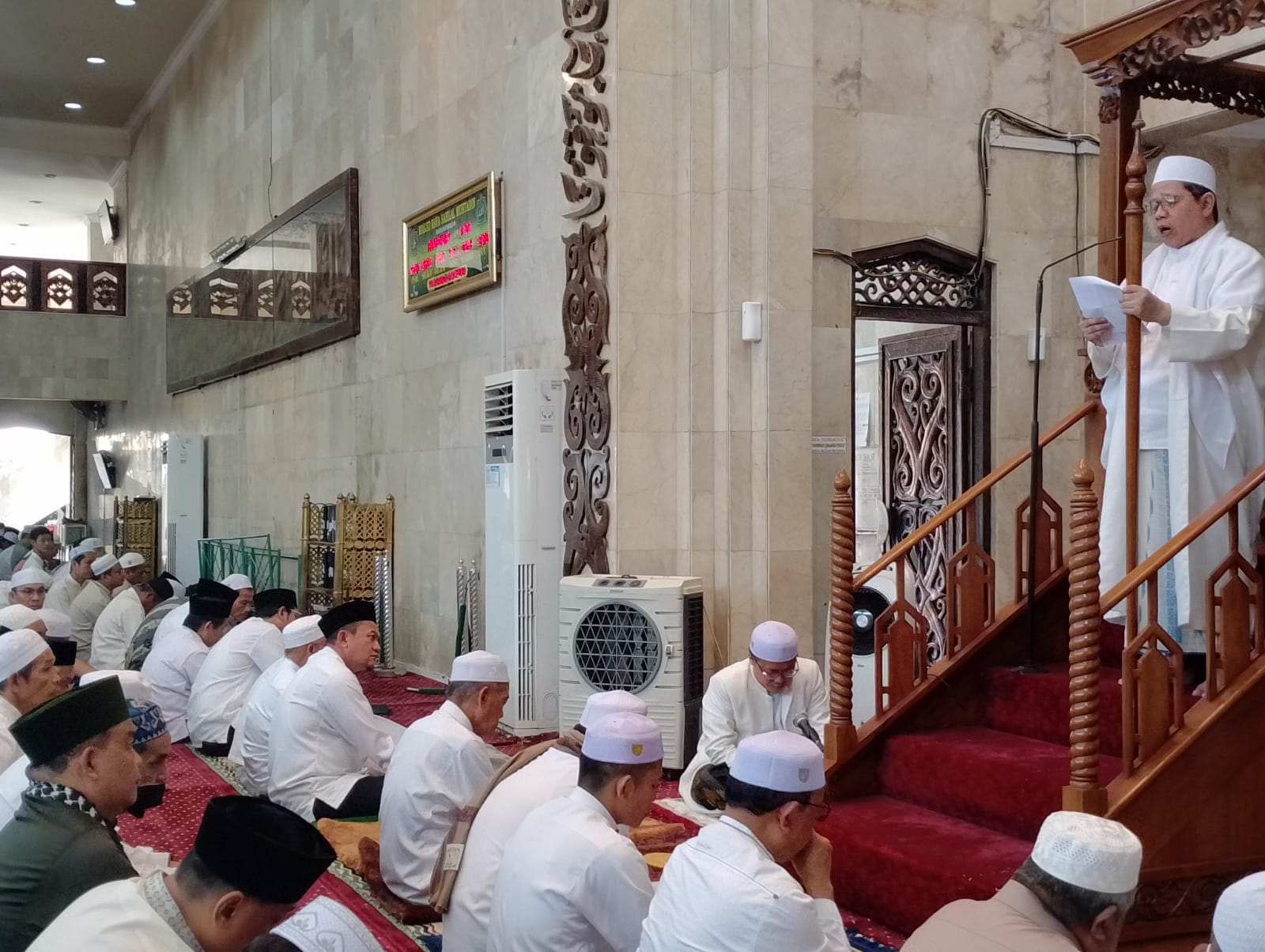 Salat Gerhana Matahari di Masjid Sabilal Muhtadin Banjarmasin
