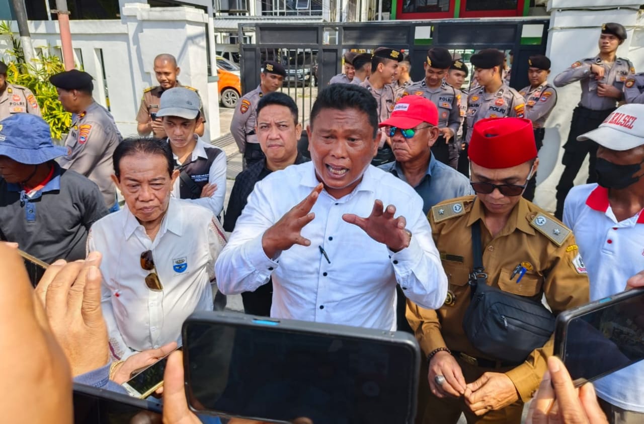 Puluhan Warga Desa Kolam Kanan Bersama LSM KAKI Dukung Kejari Batola Lakukan Penyidikan Kasus Tukar Gulung Tanah Lahan Sawit