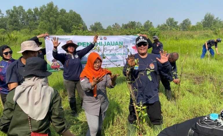 Upaya Polri dan Masyarakat Lestarikan Lingkungan : 1.850 Pohon Mangrove Ditanam