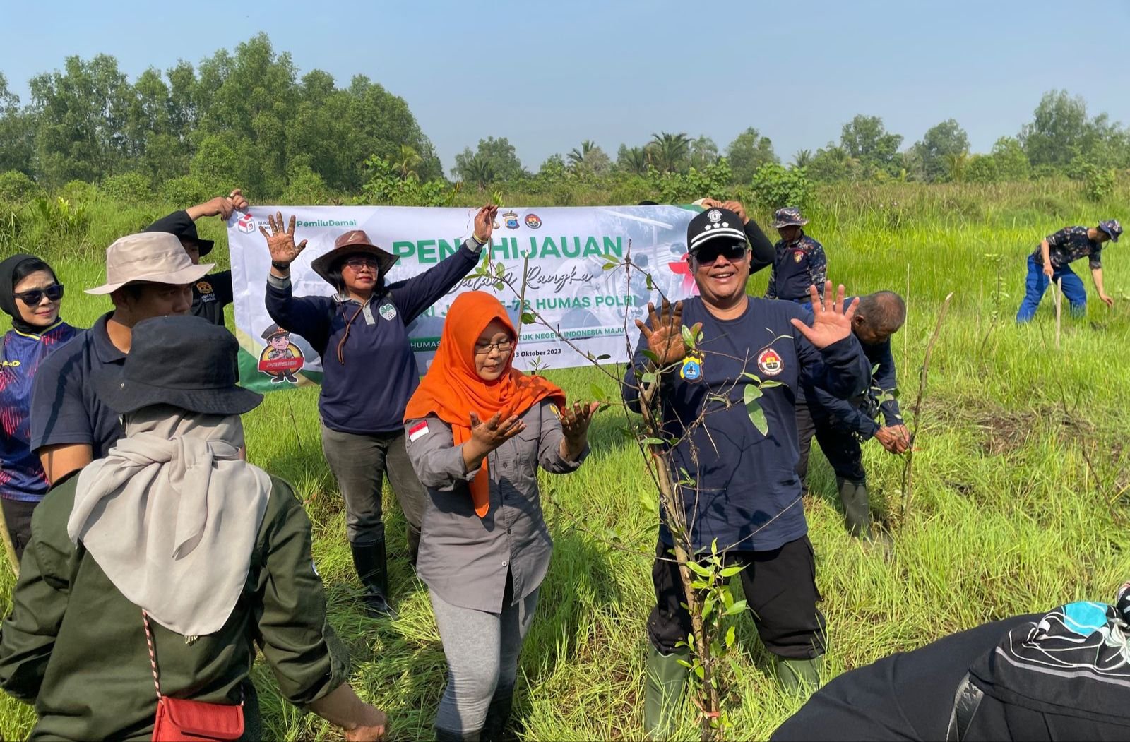 Upaya Polri dan Masyarakat Lestarikan Lingkungan : 1.850 Pohon Mangrove Ditanam