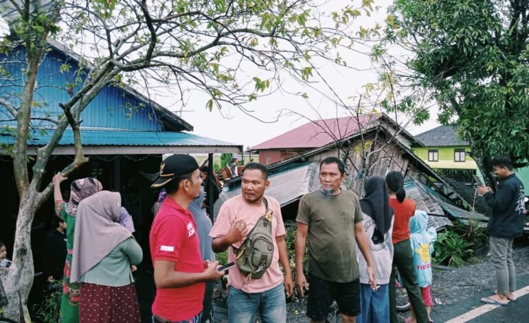 Akibat Angin Kencang, Rumah Warga di Pinang Habang HSU Rusak