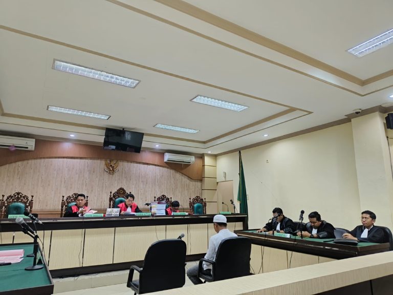 Dugaan Kasus Korupsi Ipad, Hadirkan Aulia Rachman di Pengadilan