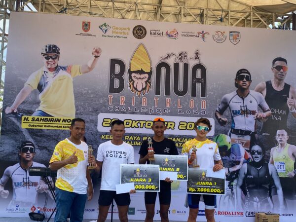 Prajurit TNI AL Juara 3 Triathlon Kelas Elite Kategori Standar Internasional