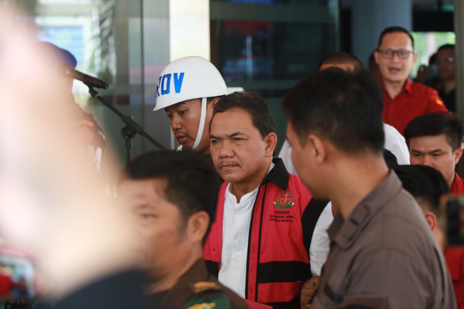 Kejagung Langsung Tahan Anggota BPK Achsanul Qosasi Dalam Kasus Korupsi BTS Kominfo
