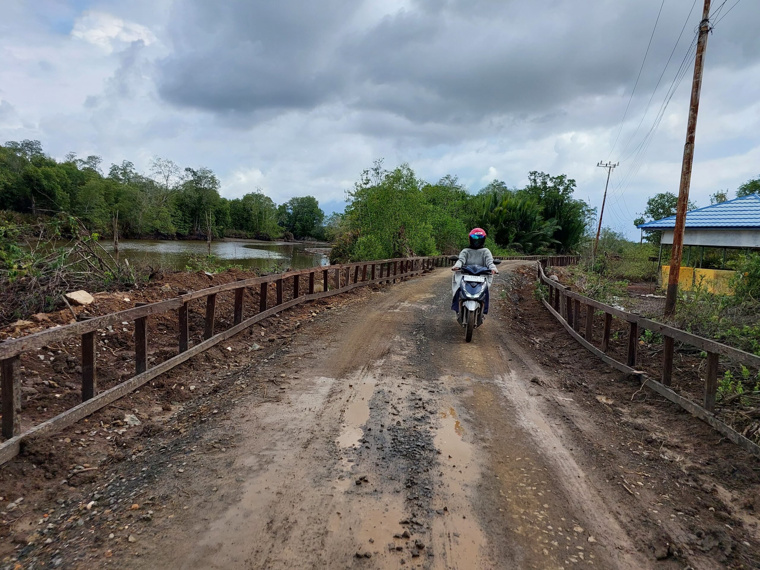 PENYIRINGAN JALAN KUALA LUPAK RAMPUNG DI DESEMBER