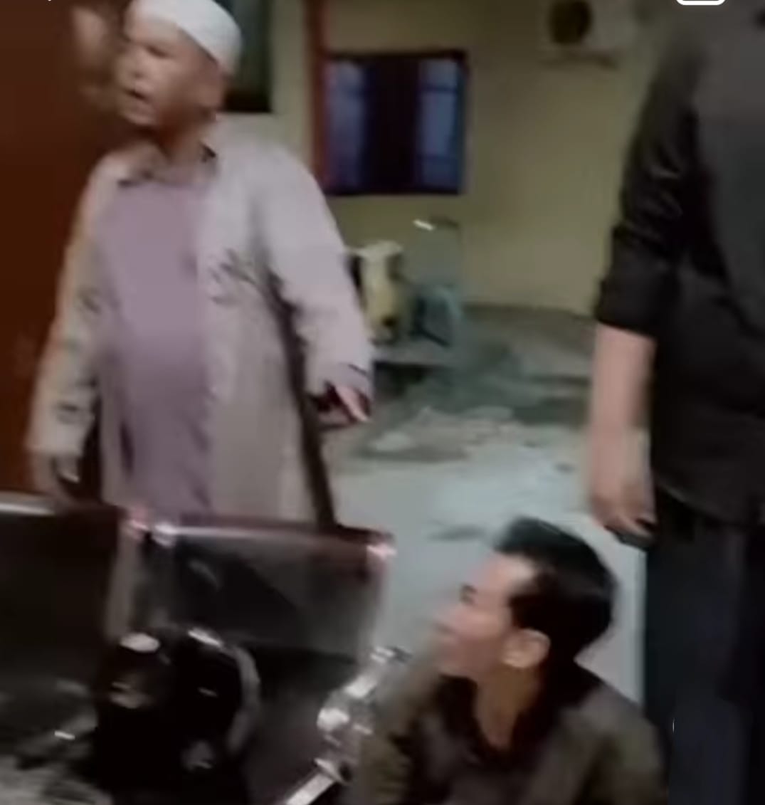 Diduga Mau Kacaukan Acara, seorang Pria Acungkan Sajam di Haul Habib Basirih