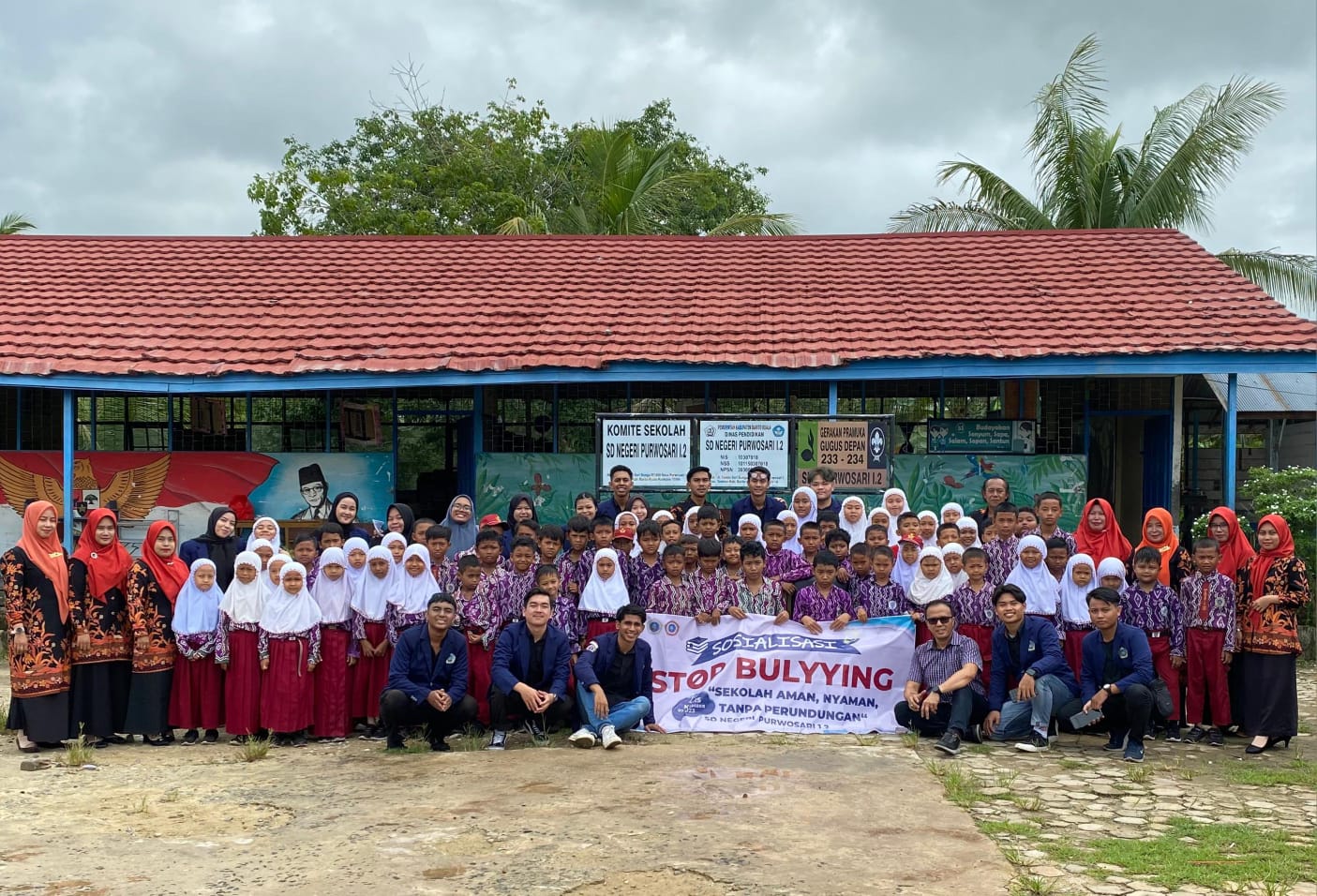 Mahasiswa FISIP Uniska Sosialisasikan Dampak Bullying ke Pelajar SD Purwosari 1-2 Barito Kuala