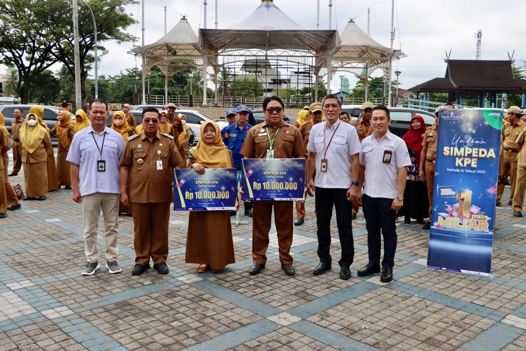 Wali Kota Banjarmasin Berikan Undian Simpeda KPE Periode IX Tahun 2023 Pada ASN Lingkup Pemerintah Kota