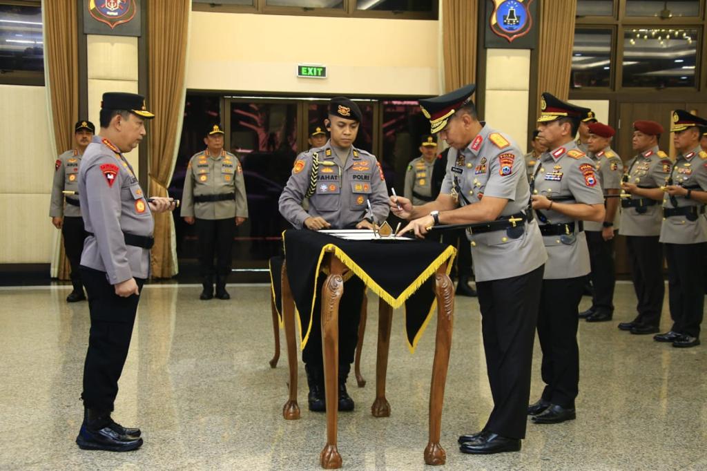 Sertijab Berlangsung di Mabes Polri, Irjen Pol Winarto Resmi Pimpin Polda Kalsel