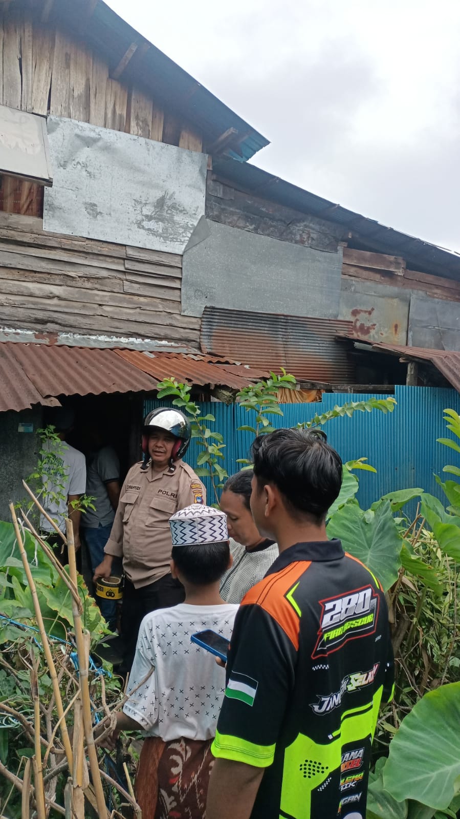 GANTUNG DIRI – Di rumah bertingkat inilah korban gantung diri bernama Ninu yang nekat mengakhiri hidupnya