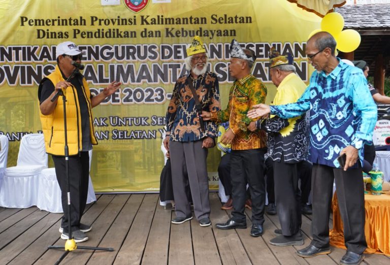 Hari Guru Dirangkai Pelantikan Dewan Kesenian Kalsel