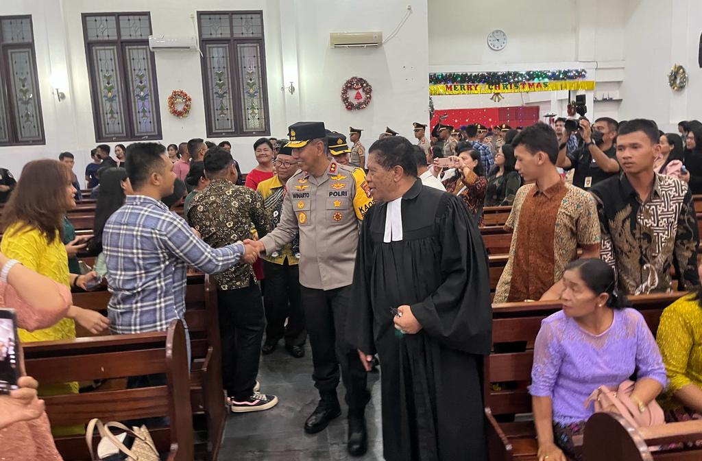 Kapolda Kalsel Pantau Pelaksanaan Ibadah Malam Natal