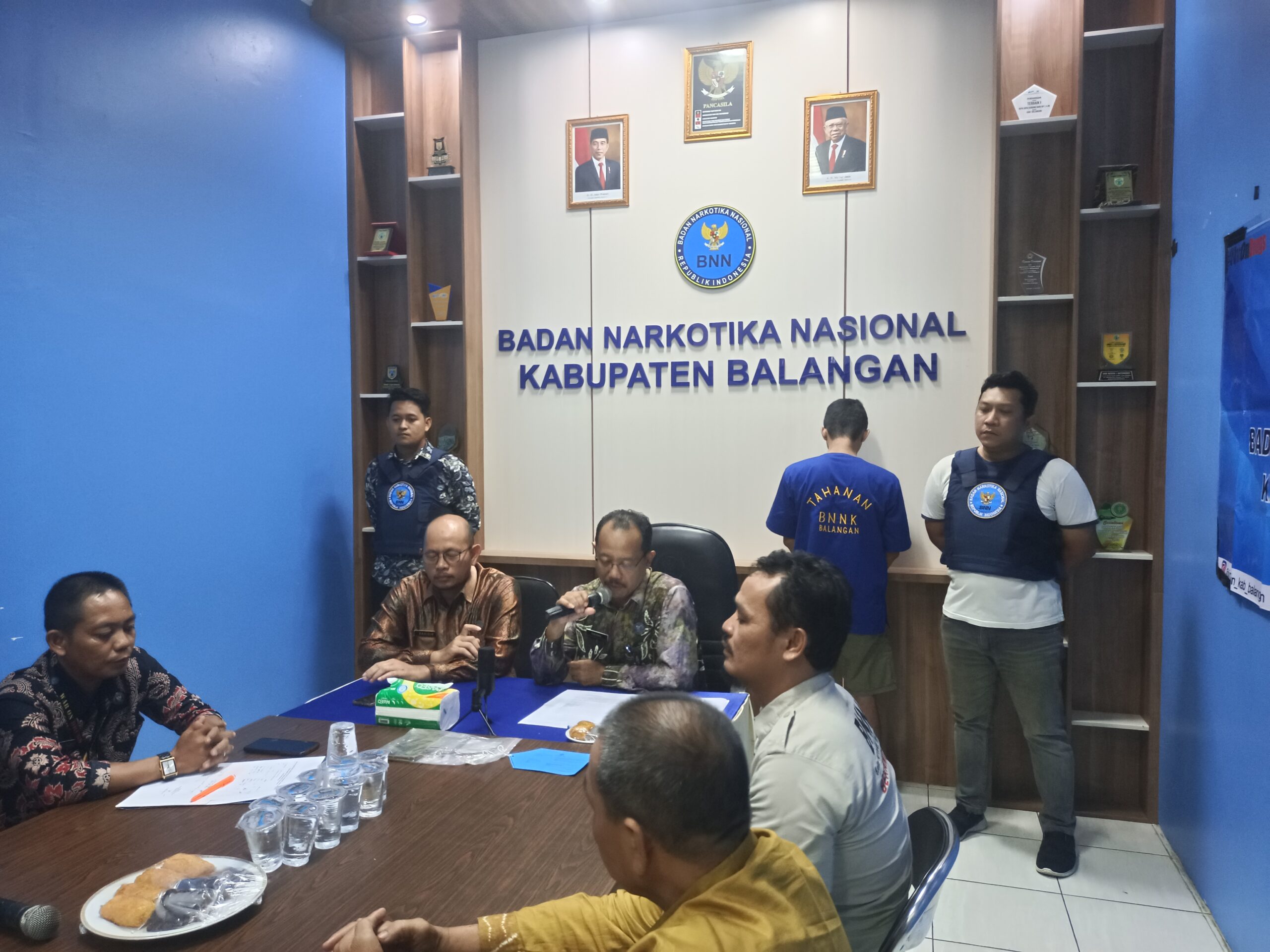 BNNK Balangan Amankan Pengedar saat Menimbang Sabu di Kamarnya