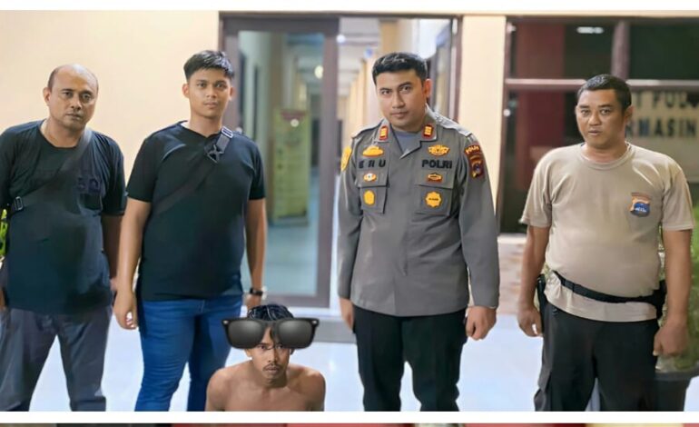 ANCAM SAJAM – Kapolsek Banjarmasin Timur AKP Erus Alsepa dan anggotanya saat berhasil meringkus pelaku pengancaman penyerangan