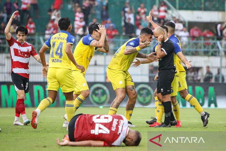 Barito Putra Dibobol Madura United, Skor 4-1