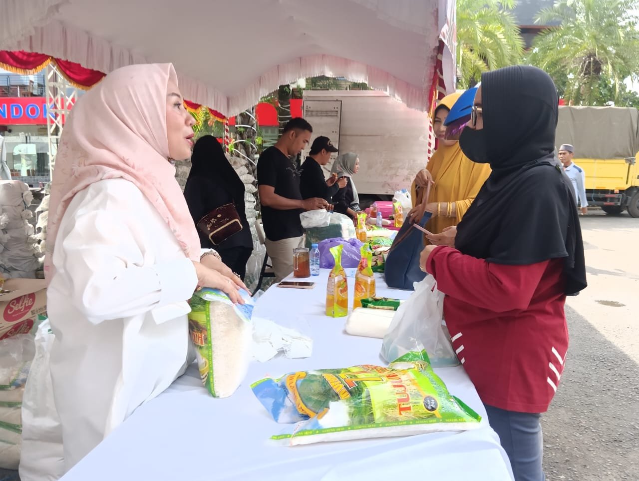 Gelar Pasar Murah di Taher Square