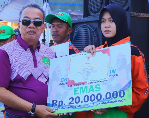 Terima Bonus Peparprov IV 2022 Atlet Paralympic Tapin