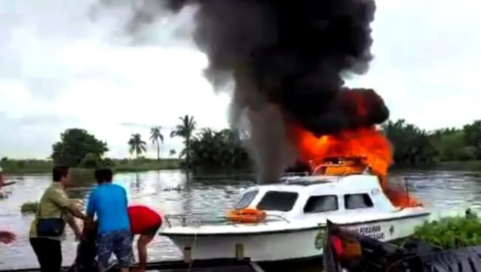 Kapal Cepat Terbakar saat Angkut 14 Petugas Puskesmas di Tapin