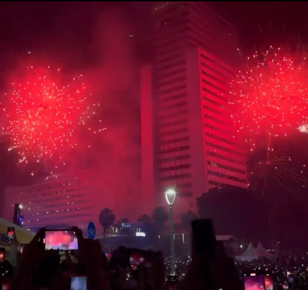 Ratusan Ribu Warga Jakarta Tumpah Ruah Ramaikan Malam Pergantian Tahun dari 2023 ke 2024 di Jakarta