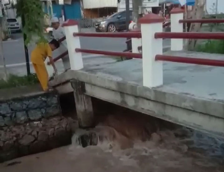 Kebocoran Pipa di Pasar Teluk Dalam Membuat Air Mati Dua Hari Di Banjarmasin Barat dan Banjarmasin Tengah 