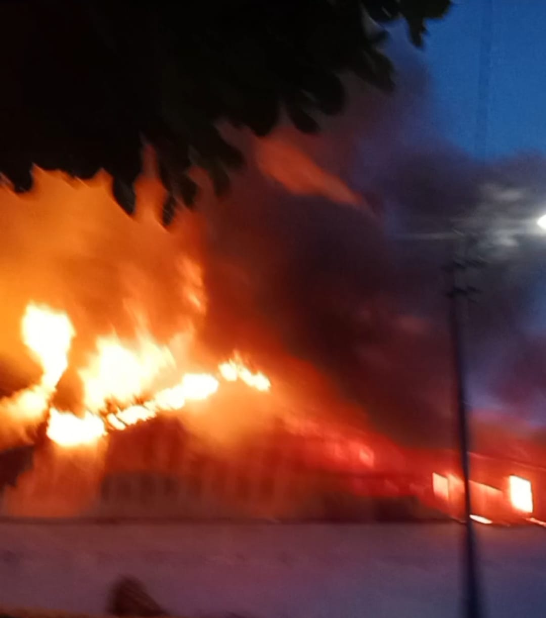 Api Amuk Kawasan Teluk Dalam Banjarmasin, Diduga Mini Market Terbakar 
