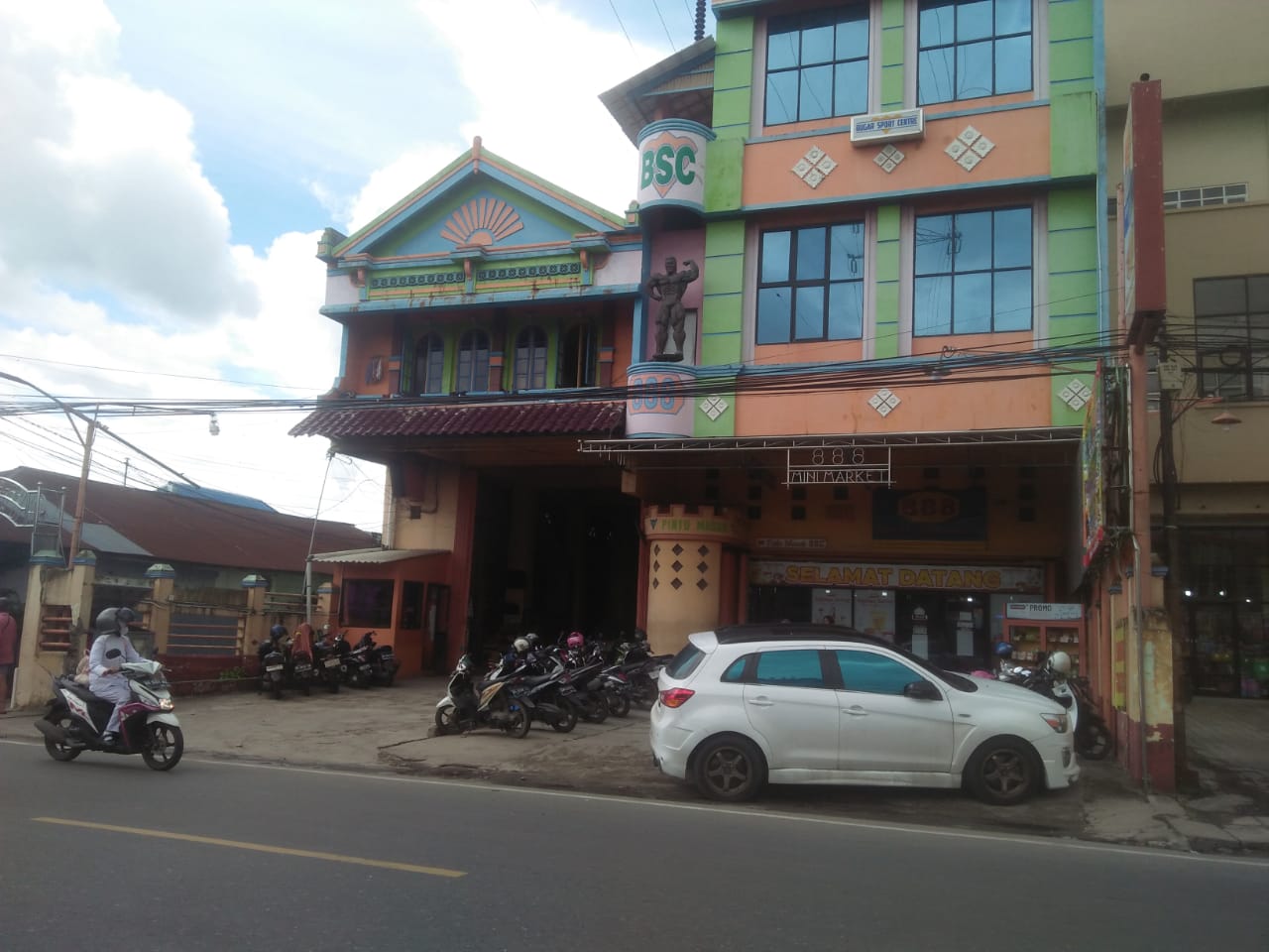 Kebakaran di Teluk Dalam Hanguskan Pipa Paralon di Gudang Mininarket 888 Banjarmasin 