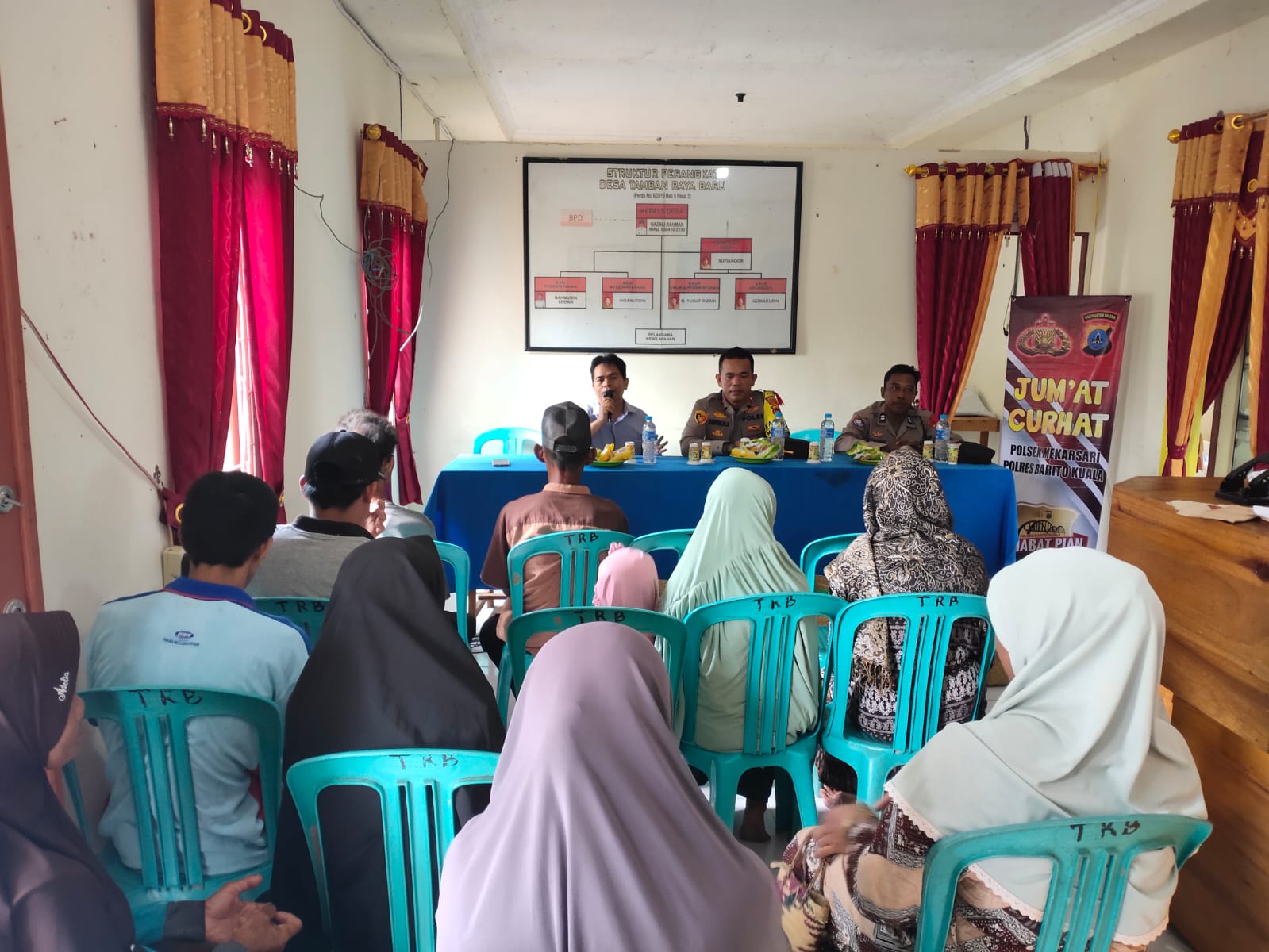 Jumat Curhat Polsek Mekarsari Bagikan Sembako dan serap aspirasi Masyarakat