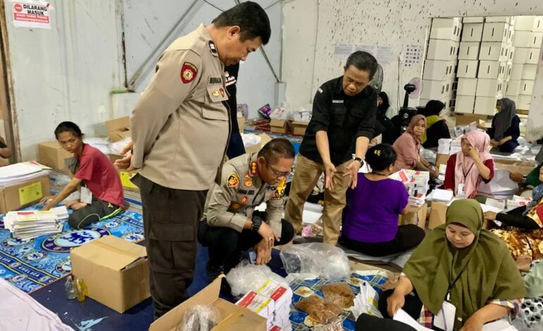 Kunjungi Gudang Logistik KPU Kota, Kapolresta Banjarmasin Pastikan Keamanan Pelipatan Surat Suara