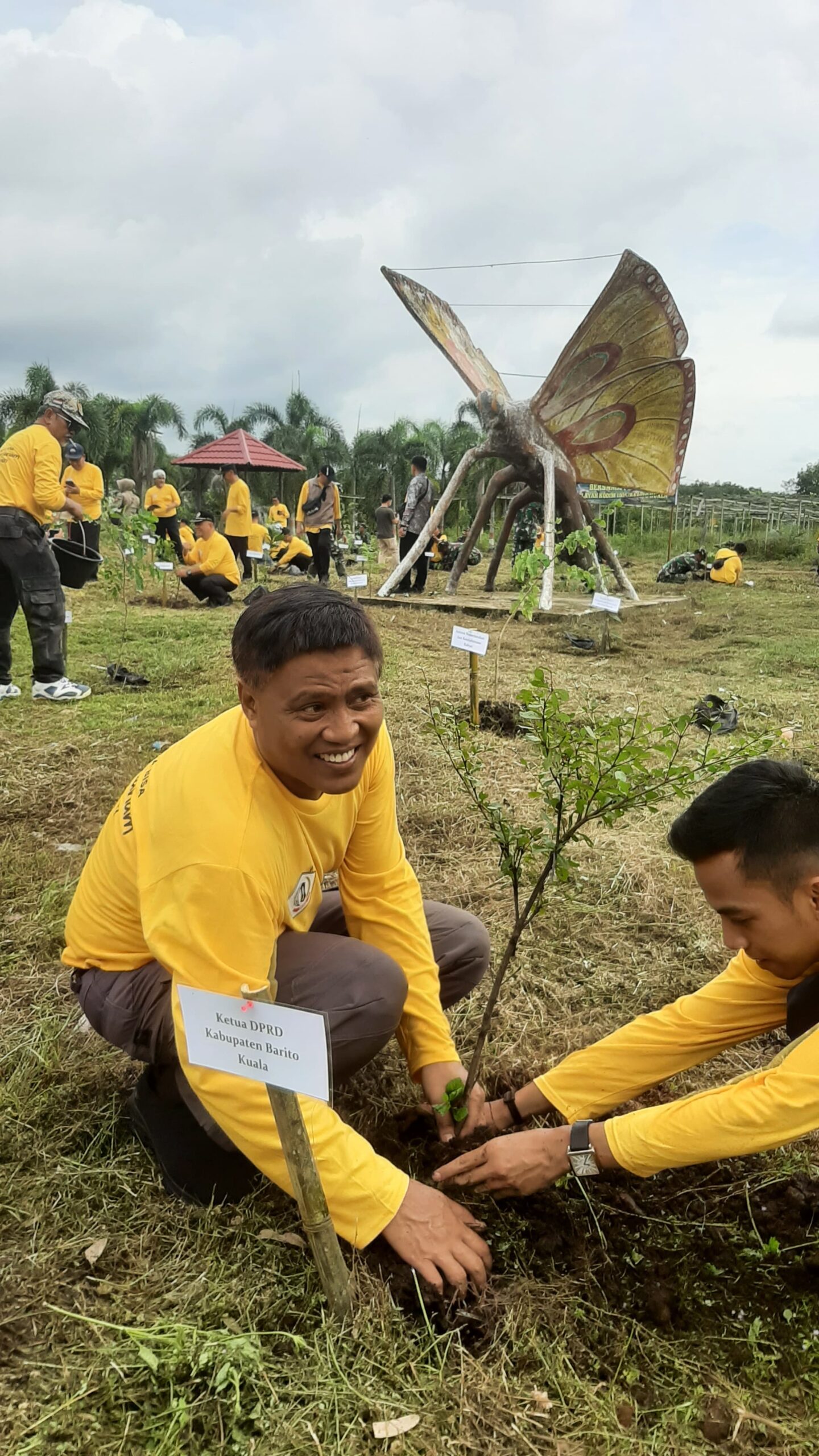 Sekretaris DPRD Batola Menghadiri Penanaman Sejuta Pohon