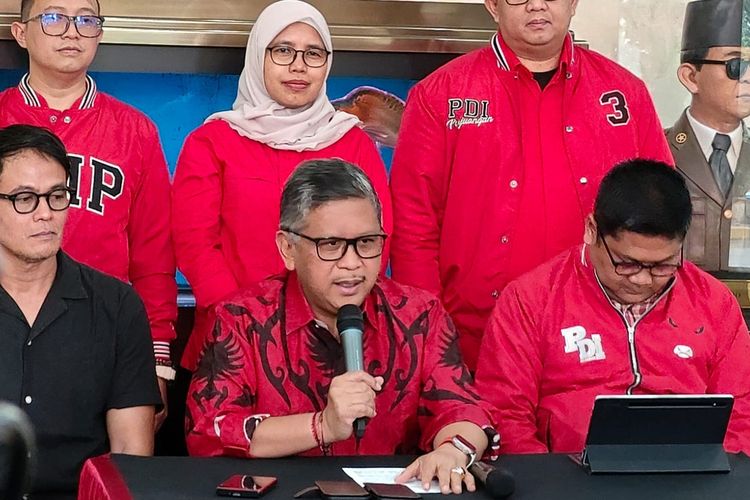Hasto PDIP Berharap Mundurnya Mahfud Sebagai Menteri Diikuti Capres Prabowo