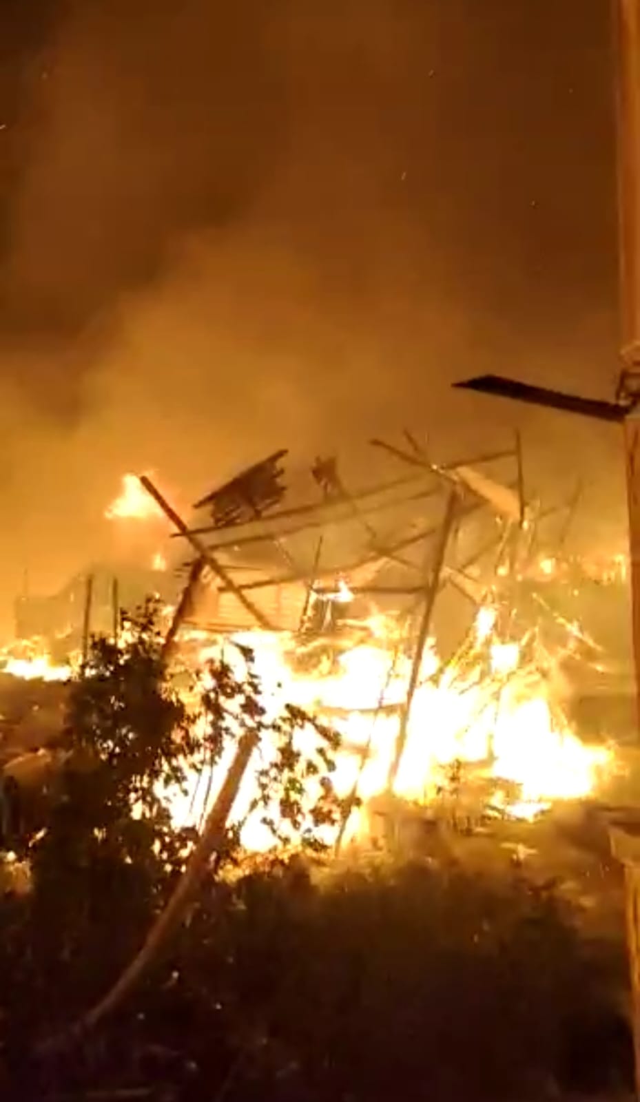 Kebakaran Hebat di Maliku, Puluhan Rumah dan Sarang Walet Terbakar