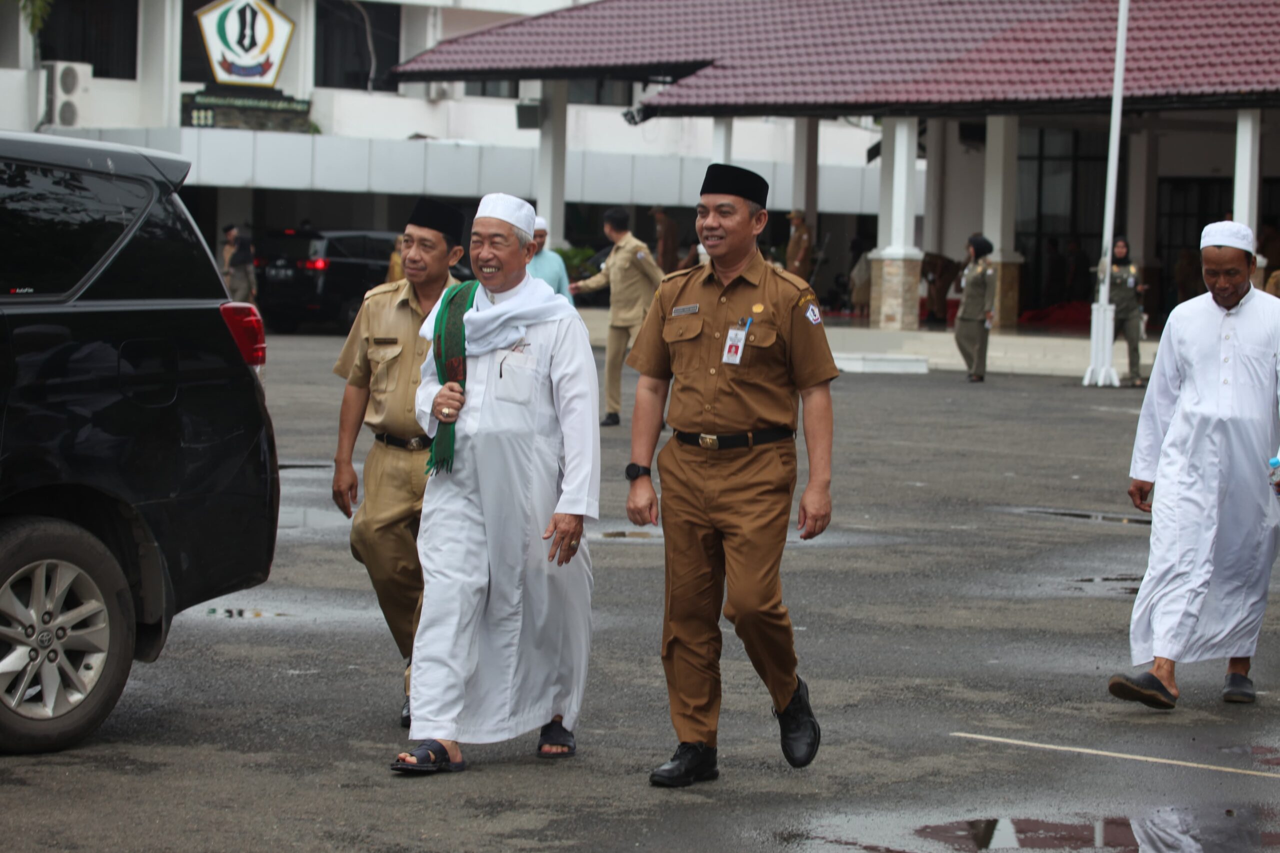 Apel Senin Sekda TekanKan Displin ASN, Satpol PP Absen Ulang Di Tempat.