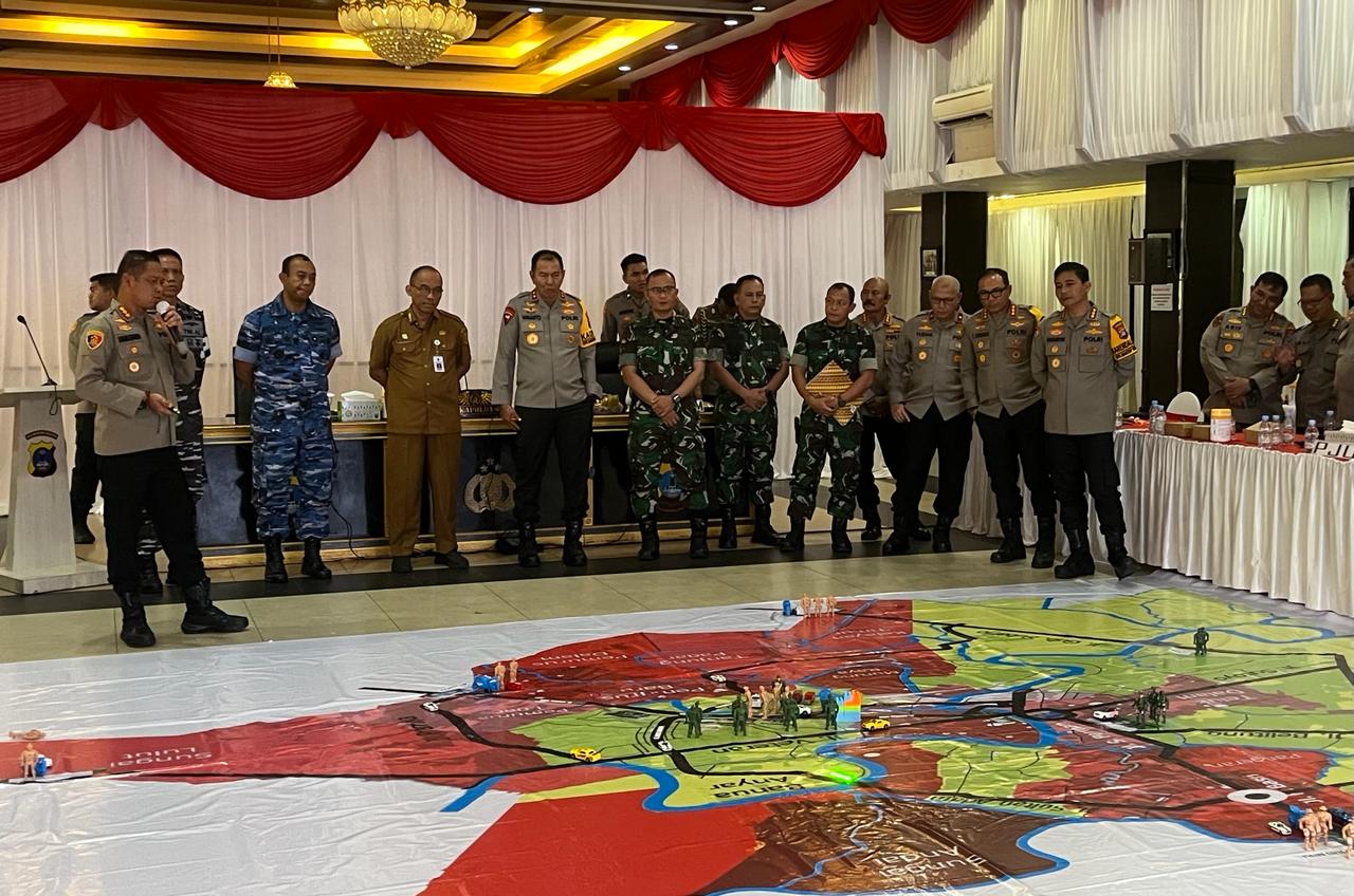 Antisipasi Chaos Pemilu 2024, Polda Kalsel Gelar Peta Tactical Floor Game (TFG) Unjuk Rasa di Kantor KPU Kalsel 