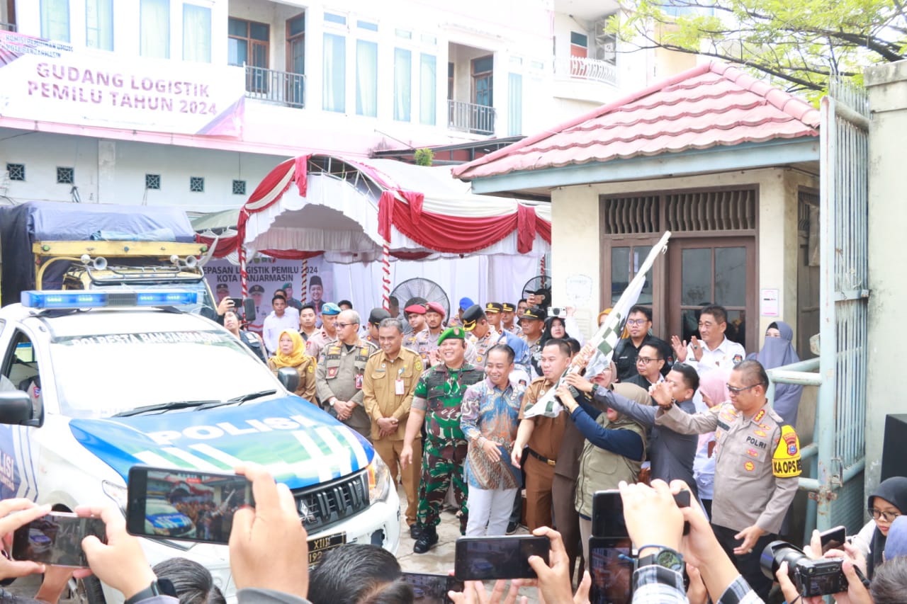 Pelepasan Logistik Pemilu 2024 di Kota Banjarmasin: Kapolresta dan Sekda Hadir Bersama