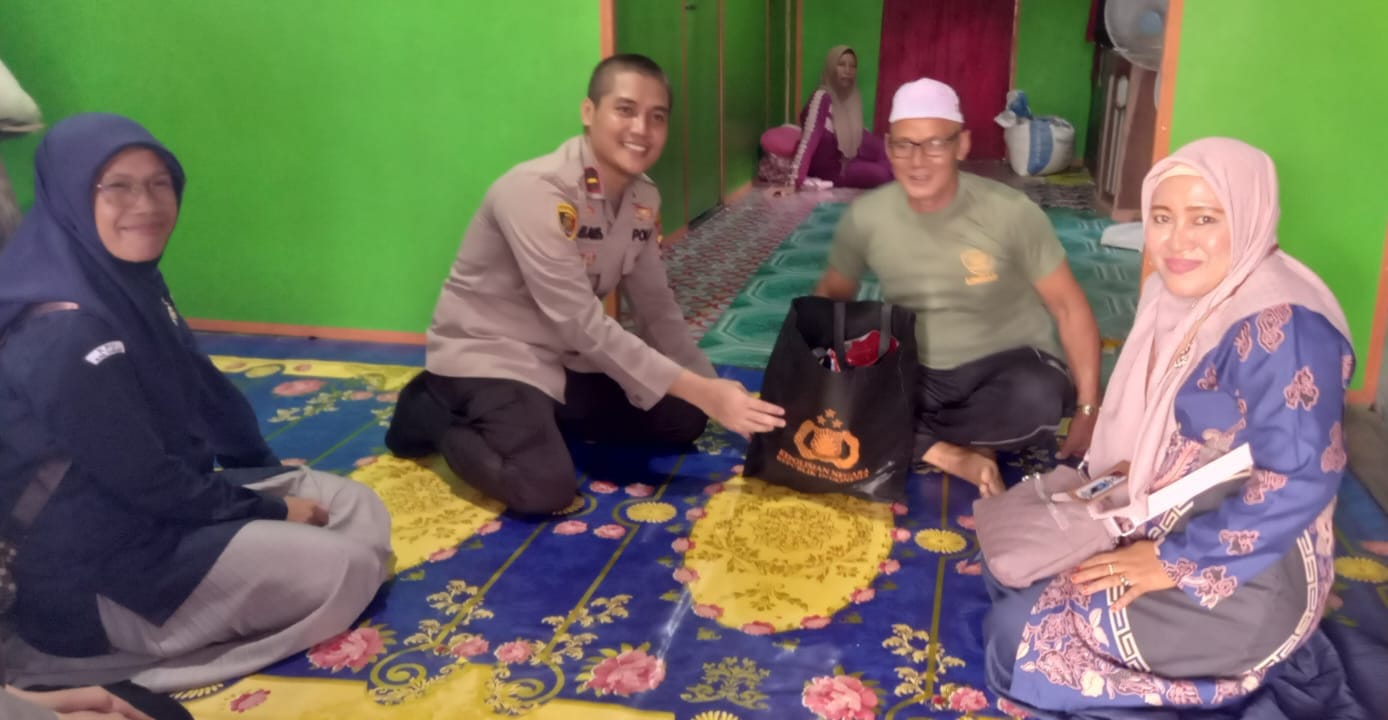 Kapolres Banjar Serahkan Penghargaan dan Apresiasi Kepada Para Petugas TPS