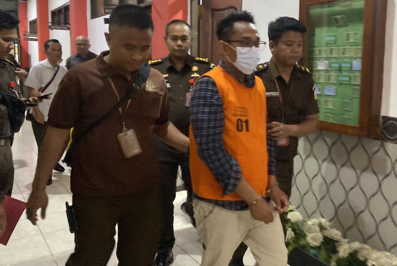 Usai Diperiksa, Tim Penyidik Kejati Kalsel Tahan Marketing Bank Plat Merah
