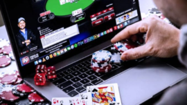 Satreskim Polres Metro Jaktim menggelar penangkapan berbagai oknum operator judi online. Terbaru, mereka menangkap 10 orang pria yang diketahui melakukan judi online.