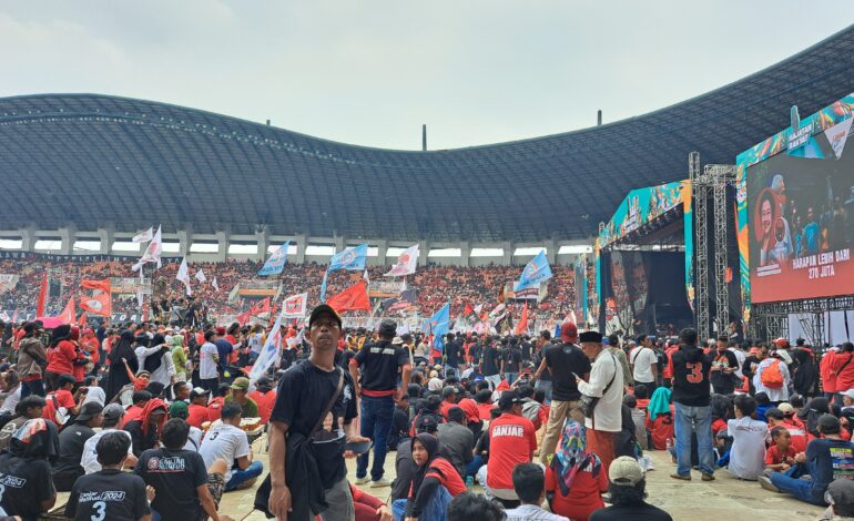 Ribuan Kader PDI Perjuangan dan Pendukung Ganjar-Mahfud Padati Stadion Pakansari Bogor