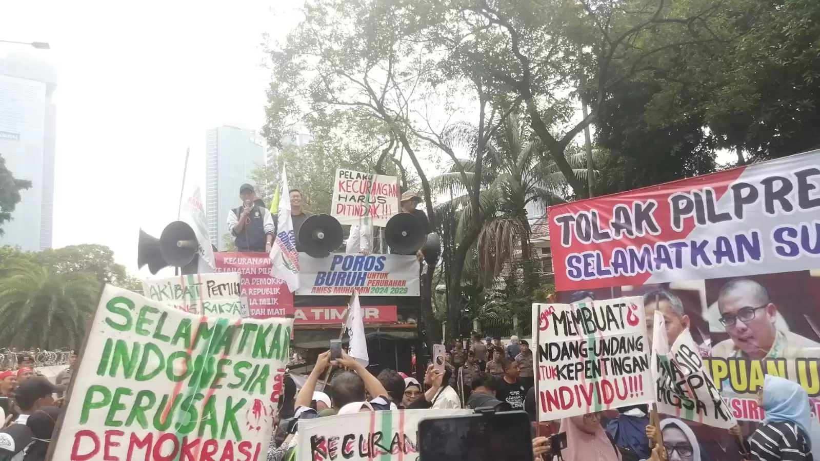 Demo KPU, Poros Buruh Tolak Hasil Pilpres Karena Dugaan Kecurangan