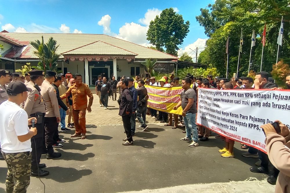 H Husaini Direktur KAKI Kalsel Beri Dukungan Moral Untuk KPU Banjarbaru