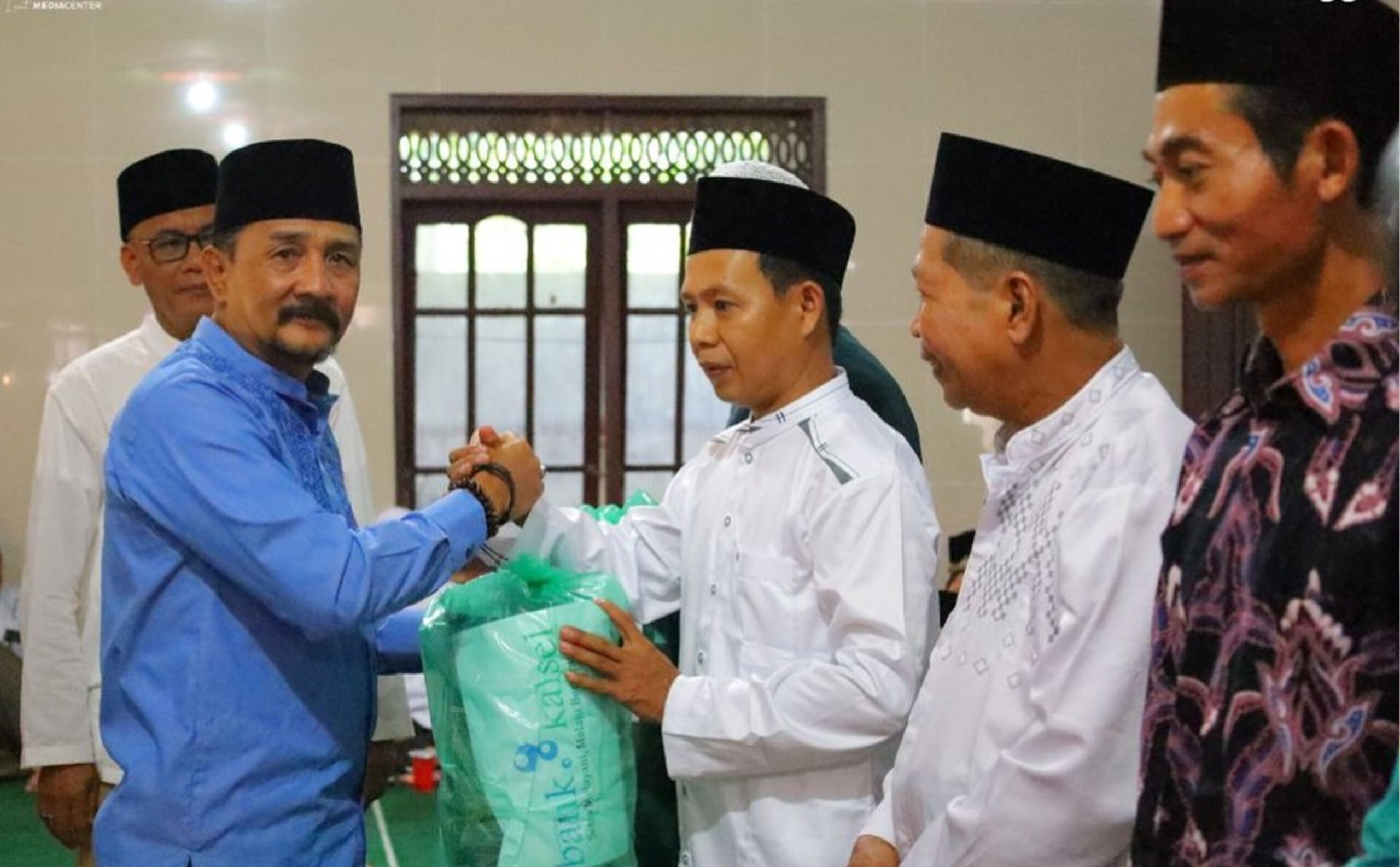 Pj. Bupati Tala serahkan Bantuan Hibah Untuk Beberapa Masjid Di Batam