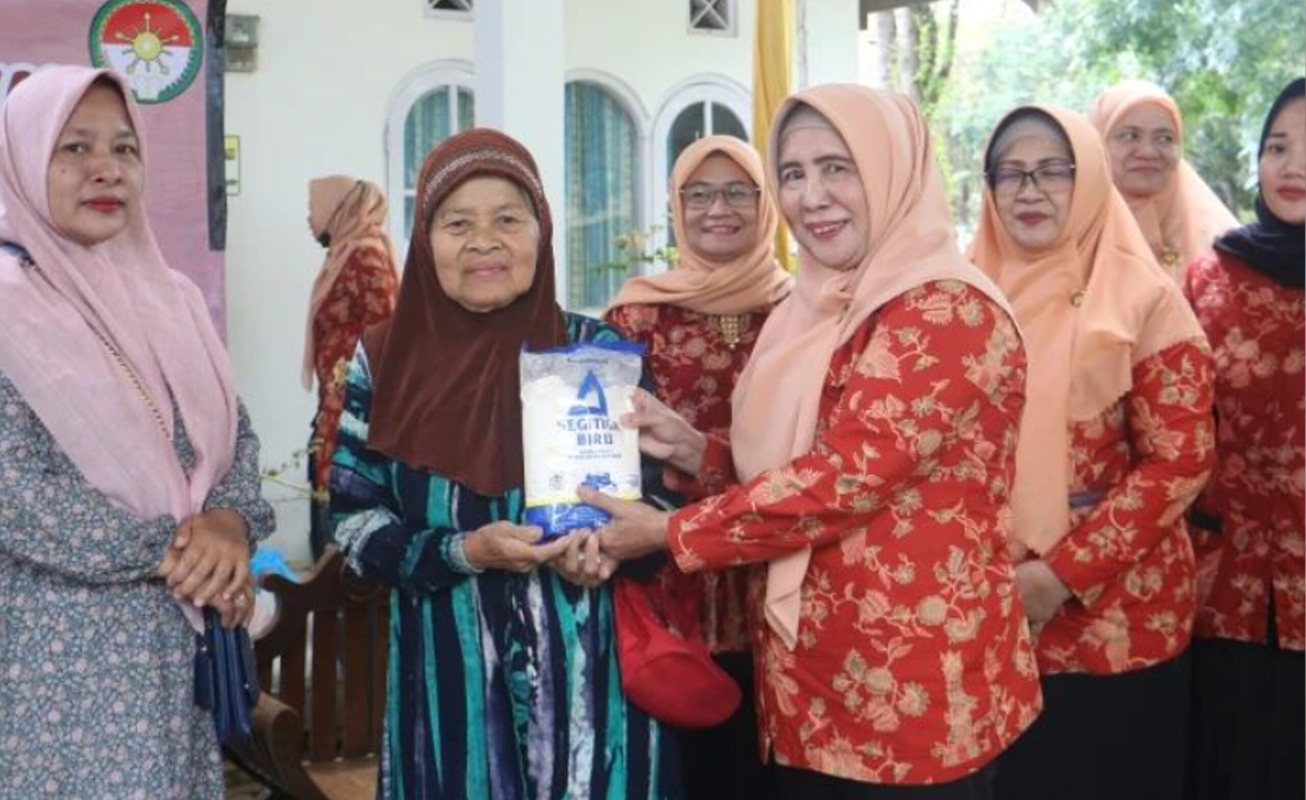 Berkah Ramadan, DWP Tala Berbagi Paket Sembako