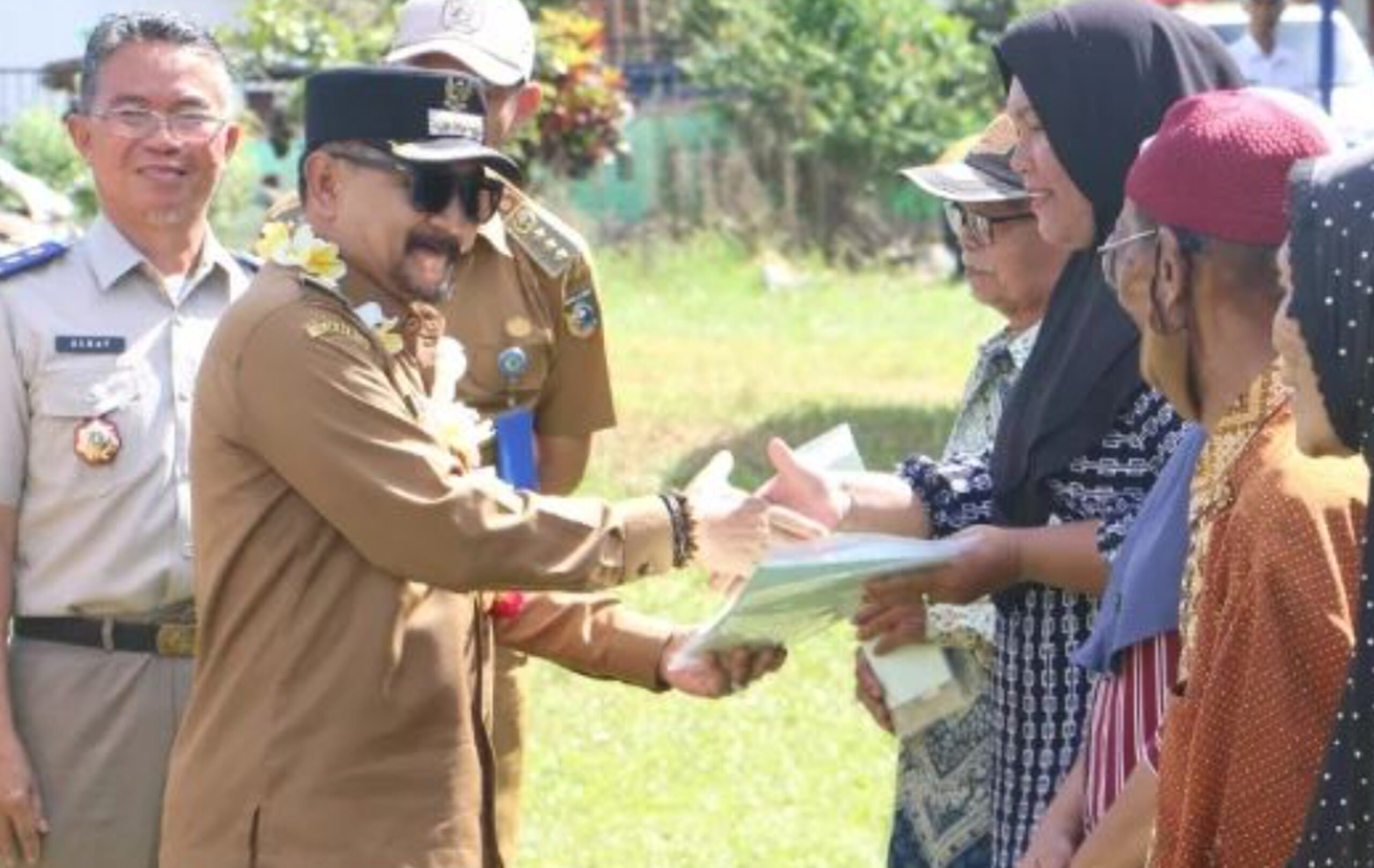 Ribuan Lebih Sertifikat PTSL Dibagikan untuk Warga Batu Ampar