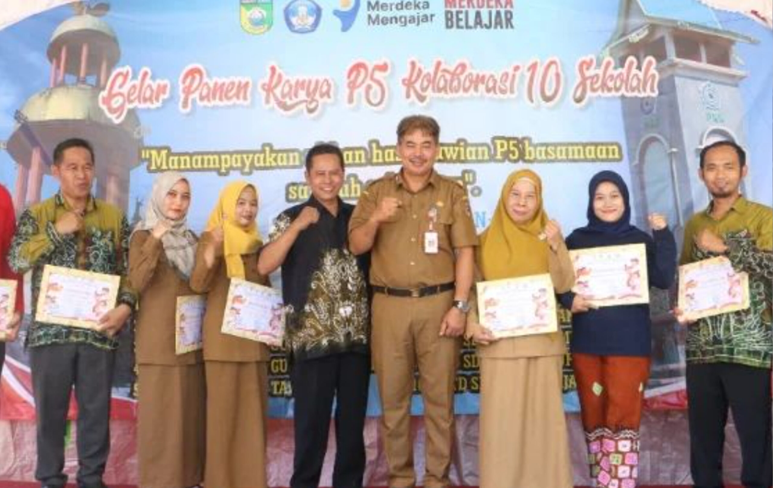Delapan Kelompok Pendidikan di Batu Ampar Terima Penghargaan