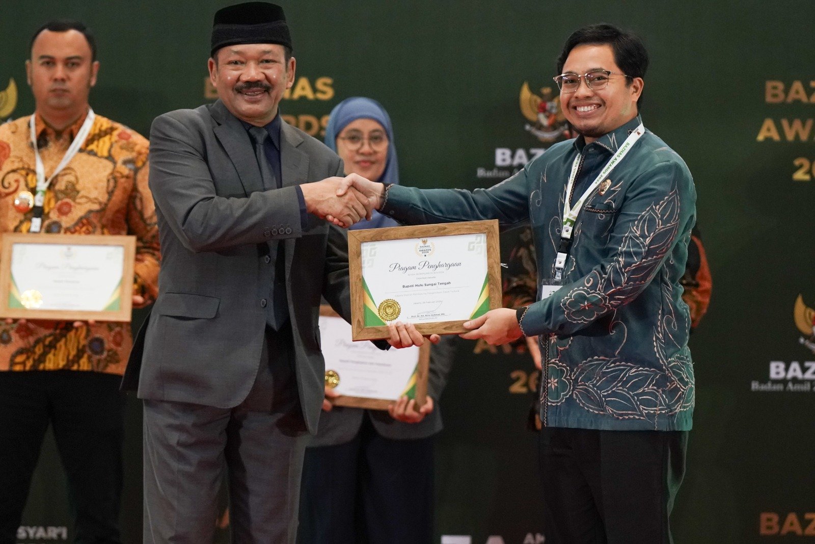 BUPATI HST TERIMA PENGHARGAAN BAZNAS AWARD 2024