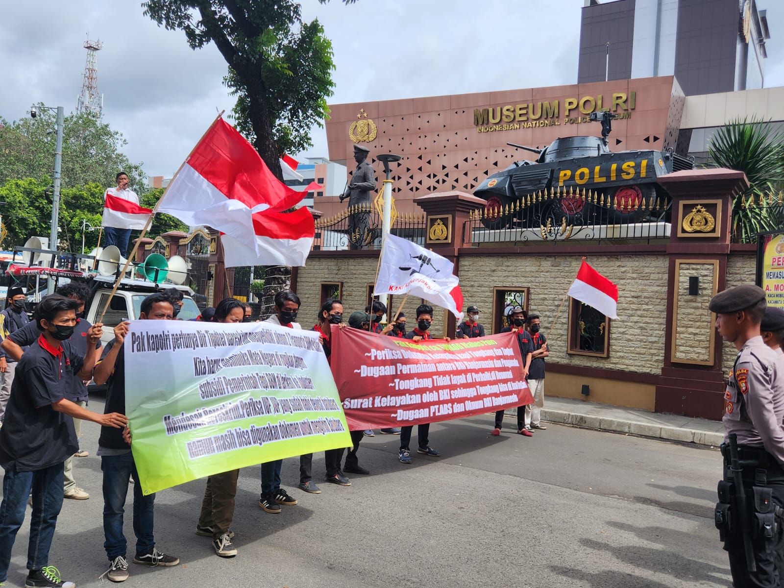 KAKI Kalsel Geruduk Mabes Polri Soal Dugaan Korupsi BKI Banjarmasin